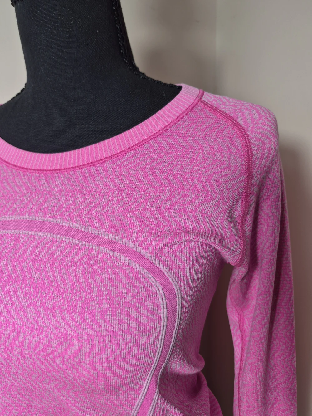 Lululemon Swiftly Tech Long Sleeve Crew Shirt pink Size 6